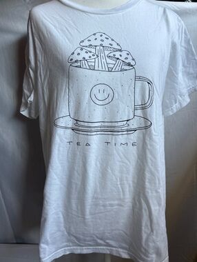 Tea time graphic tee